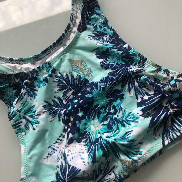 Swim Top 🦋 - Picture 3 of 7